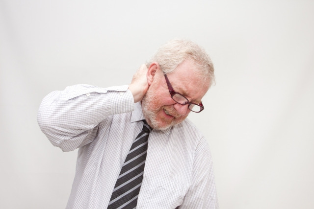 脊柱管狭窄症で首の痛みは手術のみ⁉試して欲しい施術方法３つ紹介